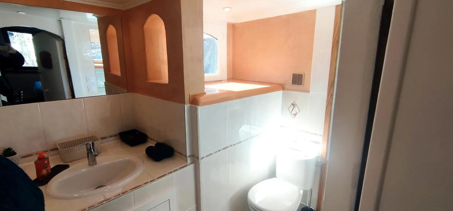 Studio 24M2 Cosy, 5Min Centre, 15Min Gare, Lit Queen Size Netflix Et Wifi, Parking, Boite A Cles Pour Arrivee Tardive - Gites La Tarine Albertville